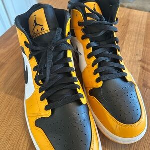 Nike Air Jordan 1 Retro High OG Black and Yellow High-Top Sneakers